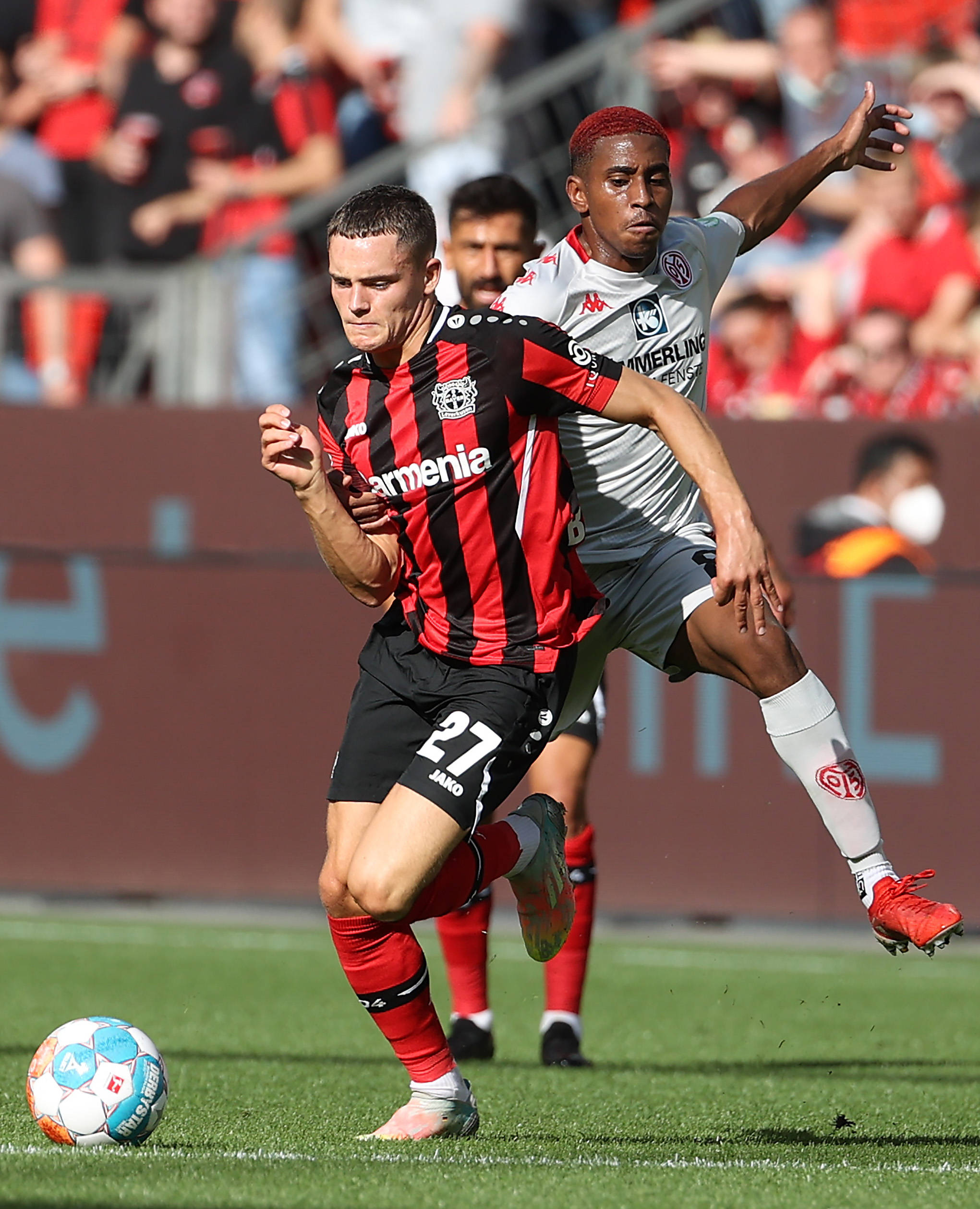 现出绝对的 现出绝对的